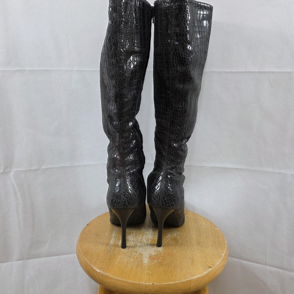 Elegant Black Croc-Embossed Knee-High Boots - Picture 8 of 9